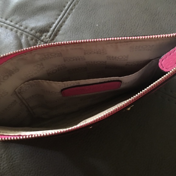 Michael Kors Pink Wristlet π - Picture 7 of 8